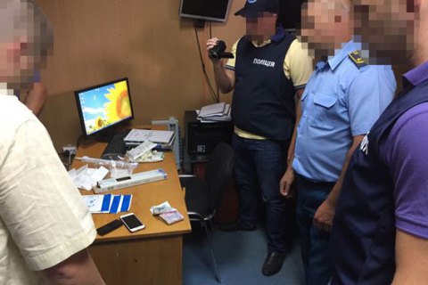 У пойманных на взятке закарпатских таможенников нашли иностранные паспорта и валютные счета на сотни тысяч