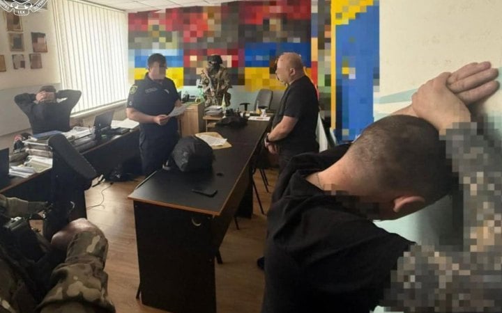 Посадовців армійського корпусу підозрюють у поборах із війсь