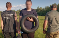 Прикордонники затримали чоловіка, який хотів переплисти Тису на гумовій камері