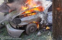 Через атаку ворожого дрона у Запоріжжі загорілися авто