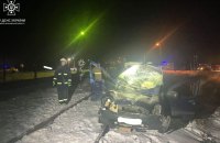 Під Івано-Франківськом пасажирський поїзд зіткнувся з автомобілем