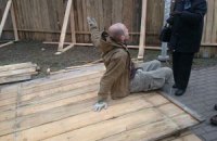 На Контрактовой площади за одну ночь вырос забор вокруг сквера (ОБНОВЛЕНО)