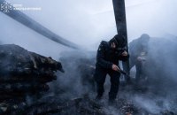 На Хмельниччині через падіння уламків ворожого дрона виникла пожежа на підприємстві