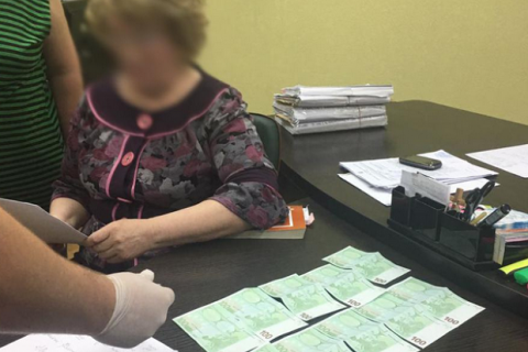 Судью Броварского горрайонного суда задержали при получении 1 тыс. евро взятки