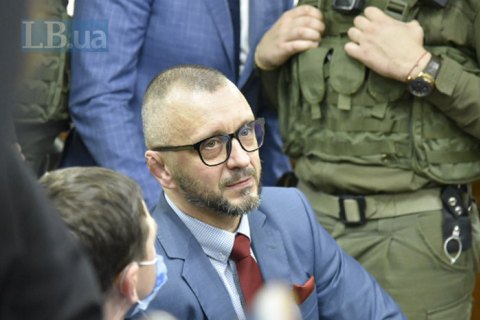Суд оставил Антоненко под стражей