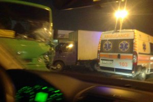 В крупном ДТП в Харькове количество пострадавших достигло 25 человек