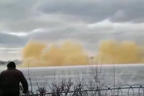 В Казахстане из-за подрыва льда на Иртыше в жилых домах вылетели стекла