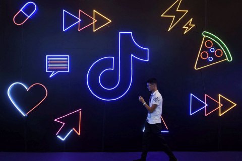 Китайский TikTok установил ограничения для подростков