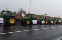 В 13 областях Украины аграрии перекрыли дороги, протестуя против продажи земли 