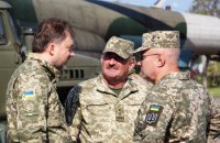 ​Министр обороны и глава Генштаба посетили передовые позиции на всей линии столкновения на Донбассе