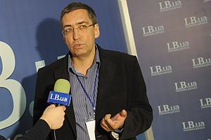 Очернить политика в интернете легко, - эксперт