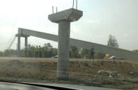 На трассе Киев-Чоп рухнул мост