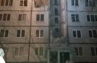 У Харкові після влучення снаряда в багатоповерхівку загинула жінка