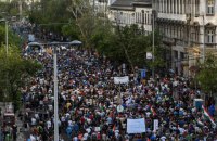 Десятки тысяч венгров снова вышли на протест против Орбана
