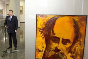 Янукович поручил в два раза увеличить размер премии им.Шевченко