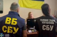 СБУ затримала свою співробітницю в одному з прифронтових підрозділів. Її підозрюють у роботі на ФСБ