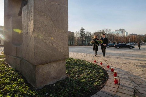 Зеленский с супругой почтили память жертв Голодомора