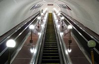 У метро "Шулявська" пасажирам доводиться спускатися пішки