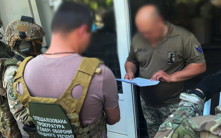​У воєнкома Дніпропетровщини правоохоронці провели обшуки, розслідують його незаконне збагачення