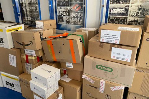 УАФ зі словенськими та словацькими партнерами зібрали й передали для військового госпіталю лікарські засоби