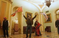 В Вашингтоне массовые акции протеста: сторонники Трампа ворвались в Капитолий (дополняется)