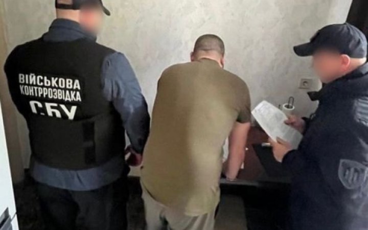 На Сумщині викрили незаконне нарахування бойових виплат, які військові віддавали начальнику