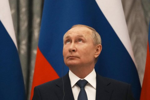 Путин поручил выплатить беженцам из Донбасса по 10 тыс. рублей 