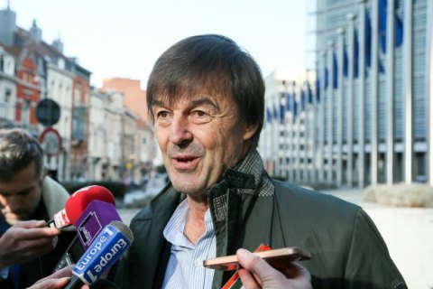 Французского министра обвинили в сексуальных домогательствах