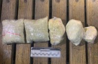 Патрульні Київщини піймали наркоторговця з оптовою партією особливо небезпечних психотропів 