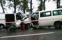 Двоє людей загинули і 17 госпіталізовано через зіткнення двох мікроавтобусів у Харківській області