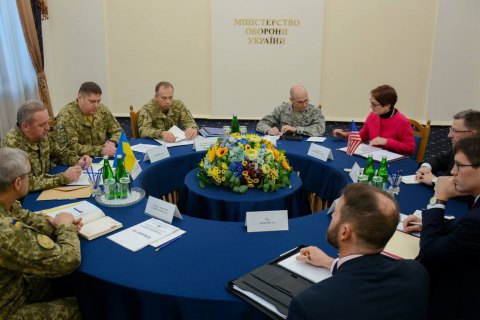 Муженко доложил Волкеру о ситуации на Донбассе