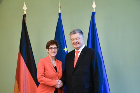 Порошенко в Германии обсудил с главой ХДС выборы президента и ситуацию в Крыму и на Донбассе