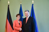 Порошенко в Германии обсудил с главой ХДС выборы президента и ситуацию в Крыму и на Донбассе