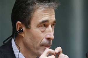 Расмуссен: Россия должна отвести войска, если хочет диалога