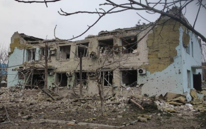 У Дергачах знов обстріляли міську раду, є загиблий і поранені