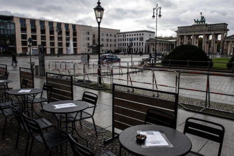 В Германии впервые обнаружили более 100 тысяч случаев коронавируса за сутки