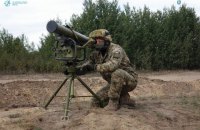 Порошенко поручил отправить на Донбасс больше украинских аналогов Javelin