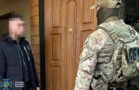 Очільники військкомату та філії університету допомагали чоловікам тікати за кордон
