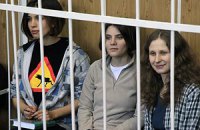 В Москве верующие сожгли портреты Мадонны и постеры с Pussy Riot