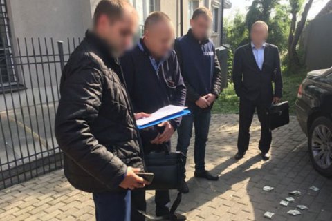 Главу квалификационно-дисциплинарной комиссии адвокатуры задержали при получении $2 тыс. взятки