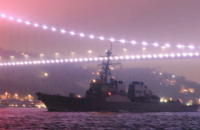 Ракетный эсминец США USS Ross вошел в Черное море