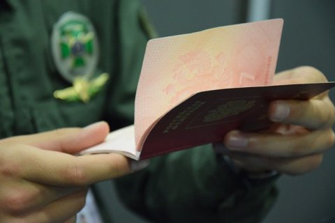 Двое россиян приехали в Украину за американской визой и получили запрет на въезд на три года