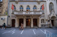 У Львові вшанували пам’ять загиблих від авіаудару по драмтеатру в Маріуполі