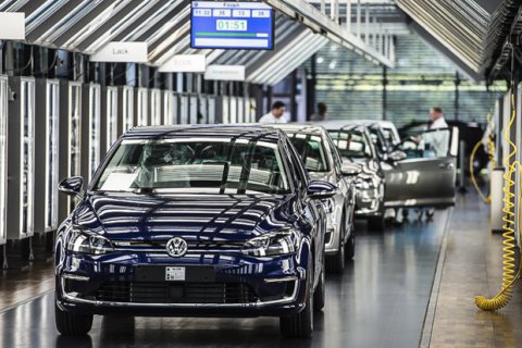 Volkswagen остановит производство на двух немецких заводах из-за отсутствия запчастей украинского производства