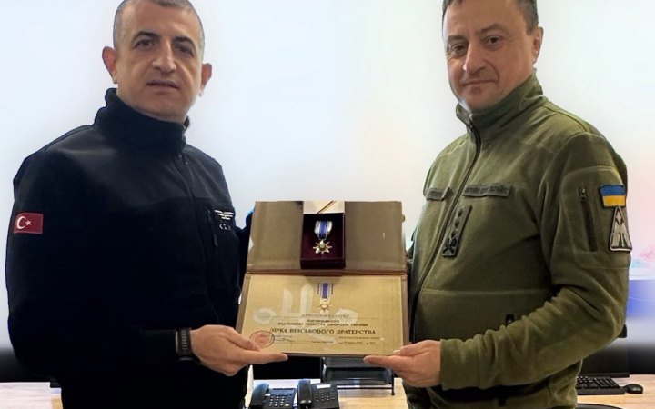 Командувач Повітряних Сил ЗСУ зустрівся з гендиректором компанії-виробника байрактарів