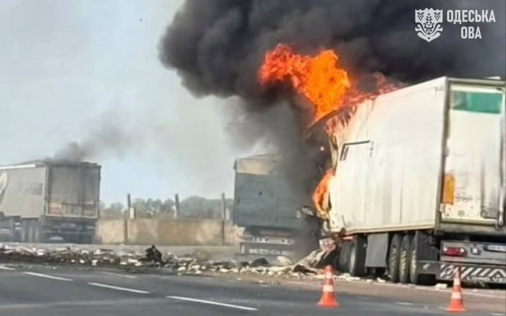 Росія атакувала автодорогу на Одещині: троє людей постраждали