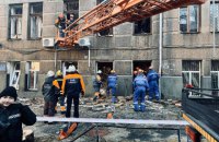 Спасатели начали разбирать завалы в сгоревшем одесском колледже