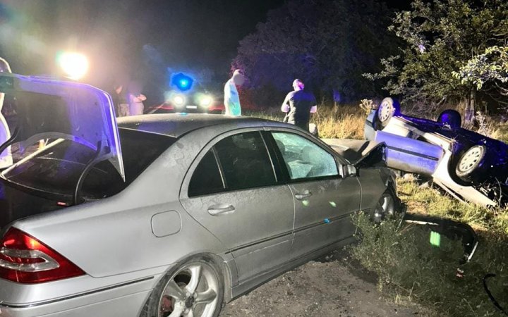 На Миколаївщині зіткнулися дві автівки: один загиблий і вісім травмованих