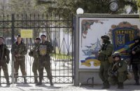 Російські війська заблокували військові частини в Новоозерному, Перевальному та Феодосії