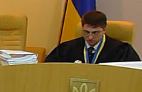 Судья просит Тимошенко говорить стоя